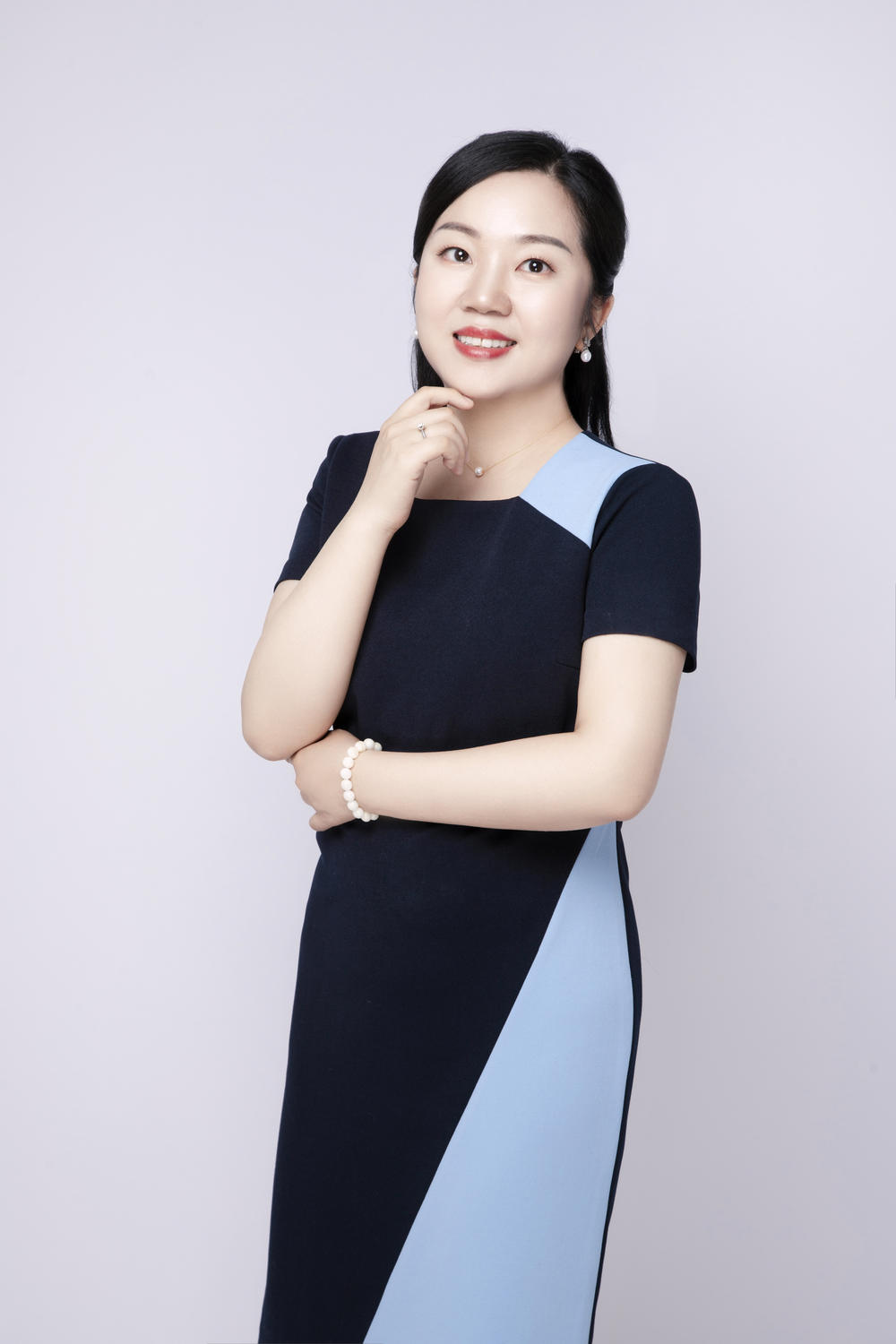 胡莹个人形象照 统一用这个的副本.jpg 胡莹个人形象照 统一用这个的副本.jpg