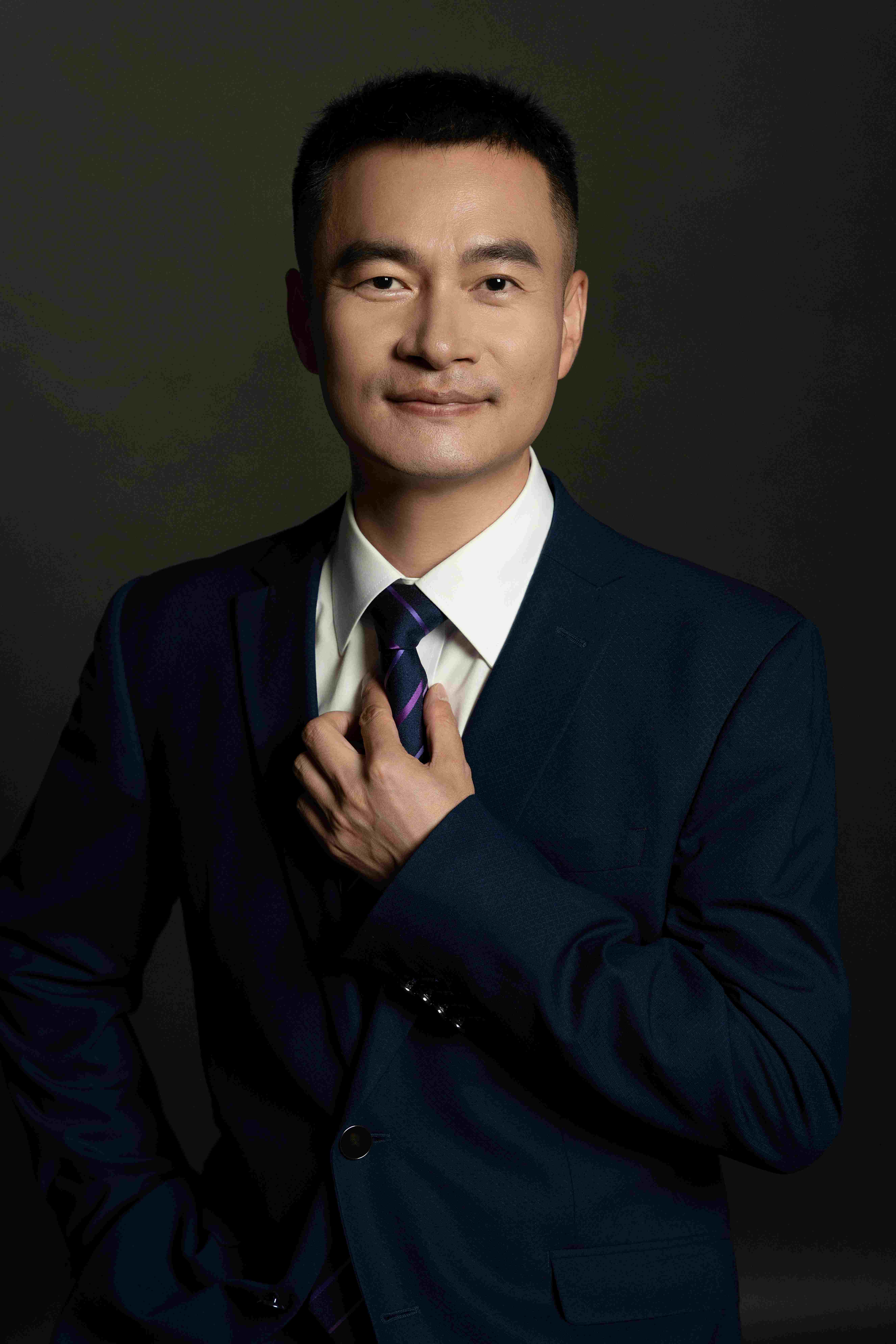 聂炜昌律师正装半身肖像