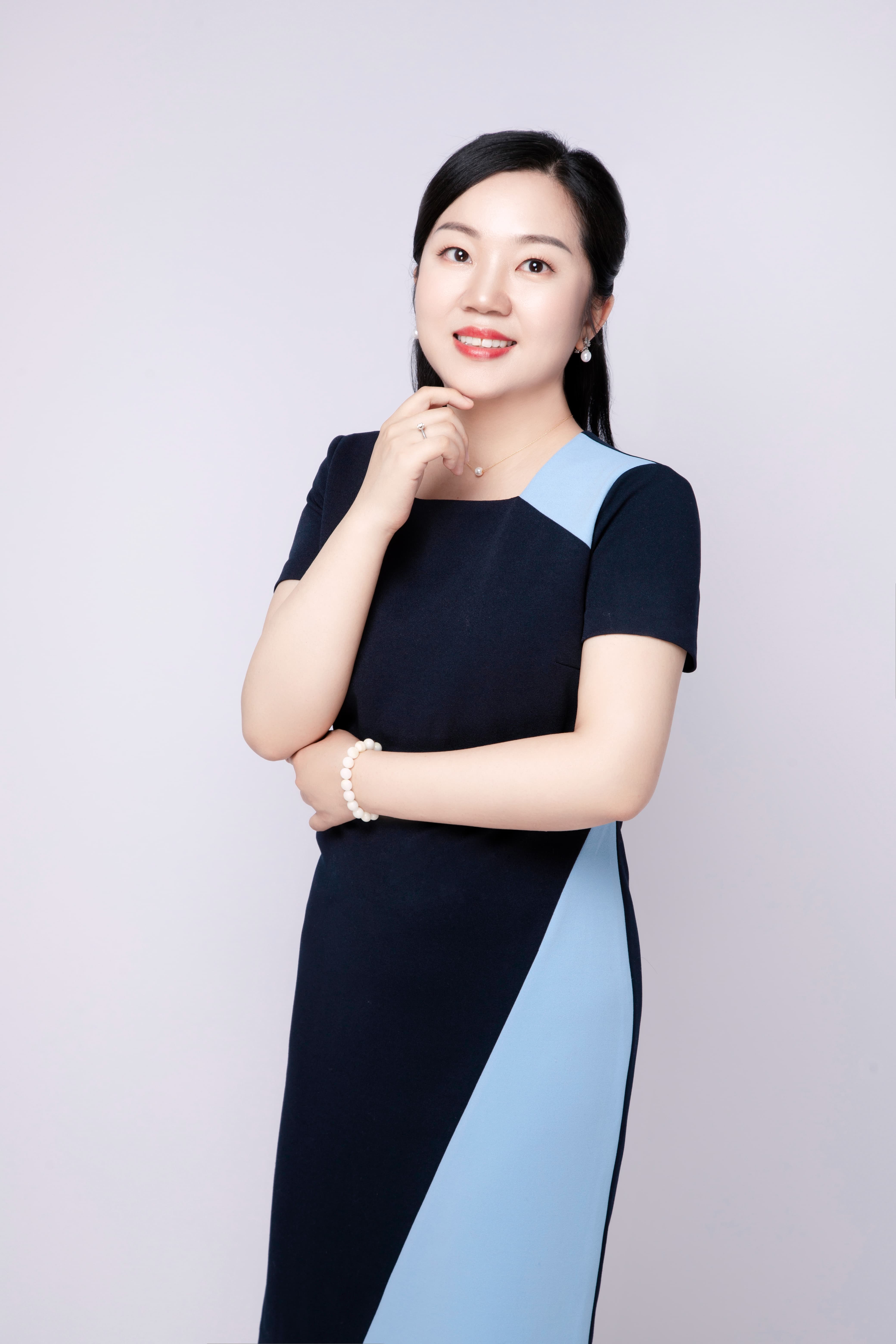 胡莹律师个人形象照