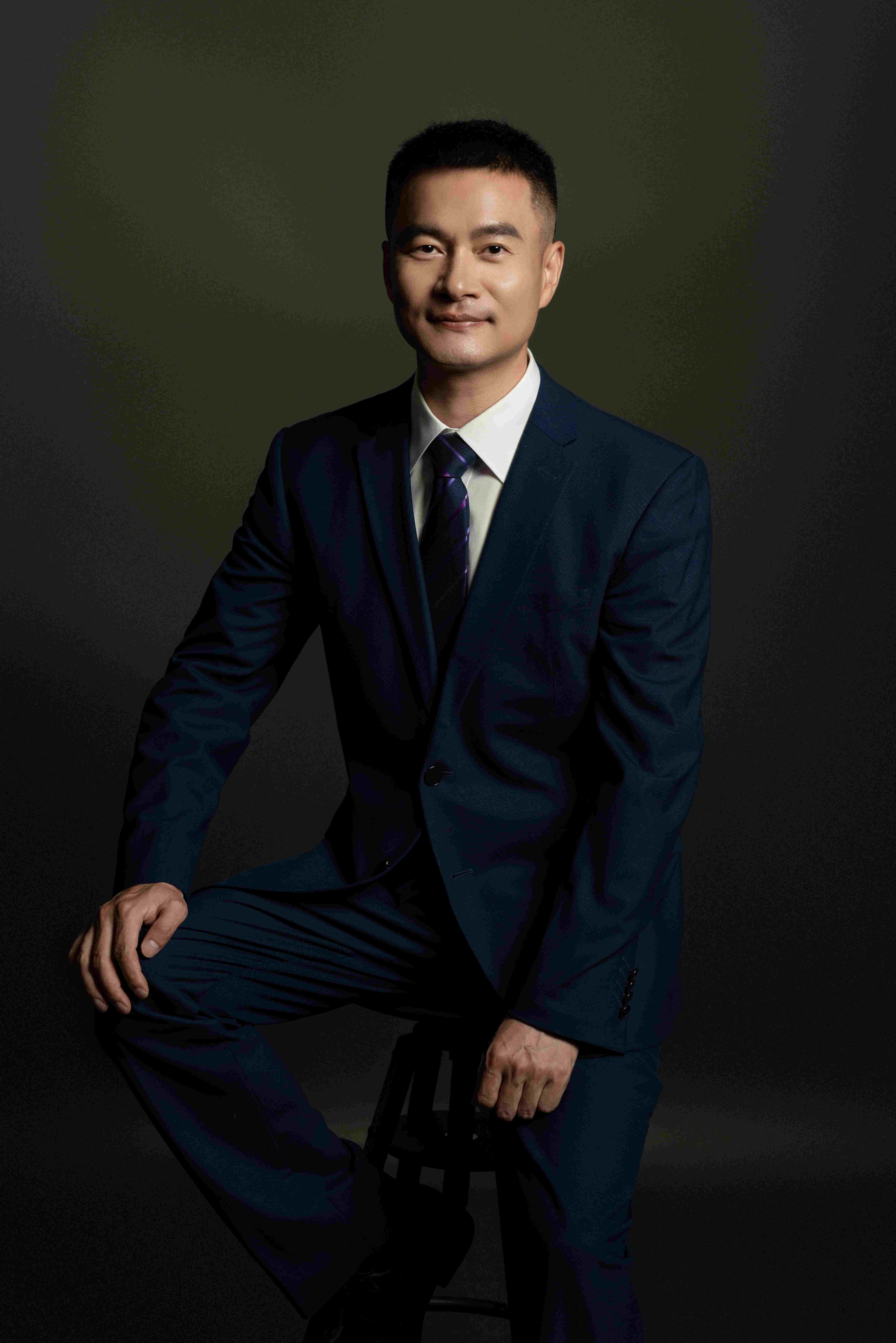 聂炜昌律师坐姿职业肖像
